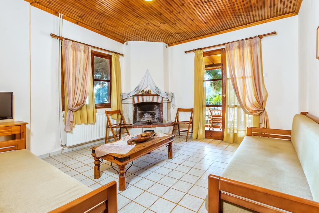 Xenios Loutra Village Karnagio Exterior foto